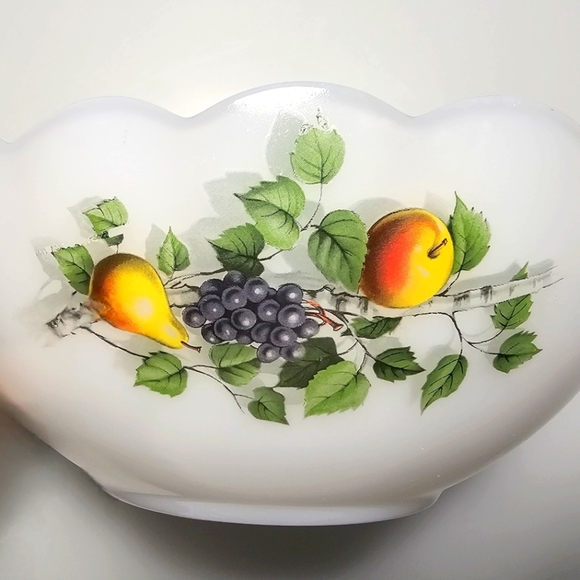 🇨🇵 Vintage Arcopal France "Fruits de France" Milk Glass Serving Bowl - Picture 10 of 13